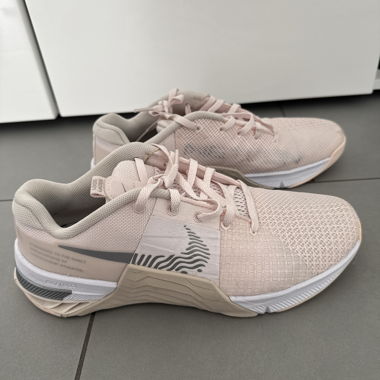 Rosa Sportschuhe