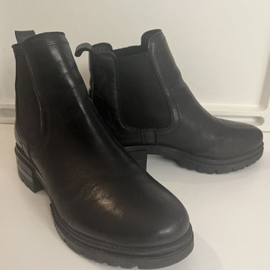 Bottes en cuir noir taille 39