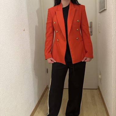 Roter Blazer
