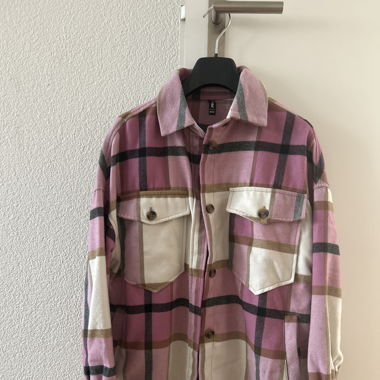 karierte Jacke