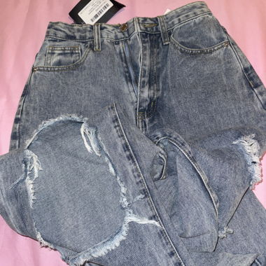 Jeans trouée aux genoux 