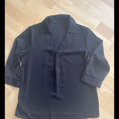 Black V-neck Blouse Size L