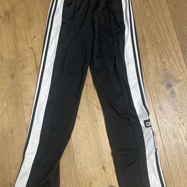 Schwarz-weisse Adidas Hose
