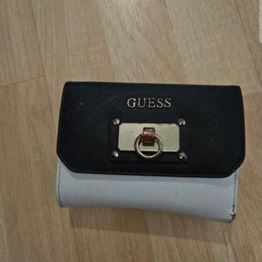 Portefeuille femme Guess noir/blanc, intérieur brun clair