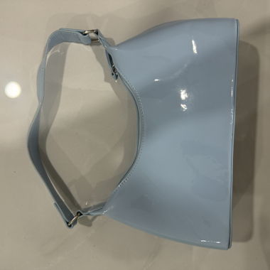 Borsa in vernice azzurro chiaro