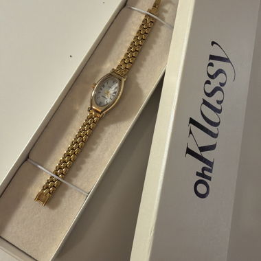 verstellbare goldene Uhr
