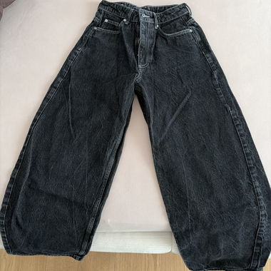 Weite schwarze Jeans