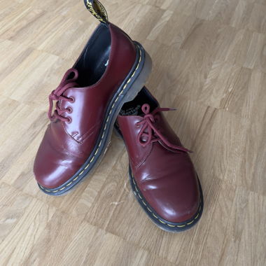 Bordeauxfarbene Derby-Schuhe Dr.Martens