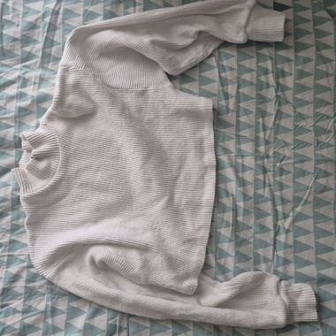 Maglione in maglia a coste bianca