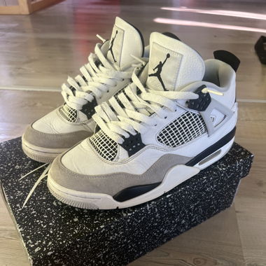 Jordan 4 rétro Military Black