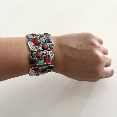Bracciale vintage con pietre colorate