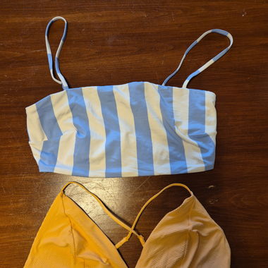 2 Bikini Oberteile Grösse M/L