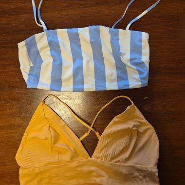 2 Bikini Oberteile Grösse M/L