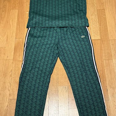 Set Lacoste polo e pantaloni verde a motivo