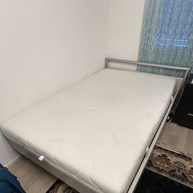  Einzellbett mit Matratze