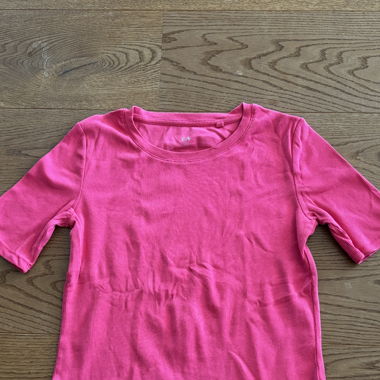 Pinkes (enger) anliegendes T-Shirt