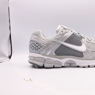 Nike Zoom Vomero 5 (EU36)