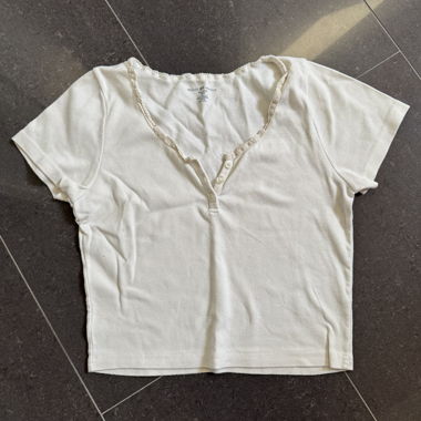 Brandy-Melville-T-Shirt