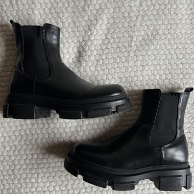 Bottines noires à semelle épaisse