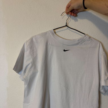 nike white shirt
