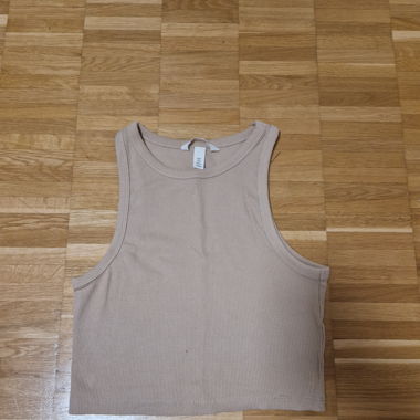 beige sleeveless Shirt