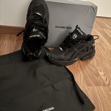 Balenciaga Black Runner