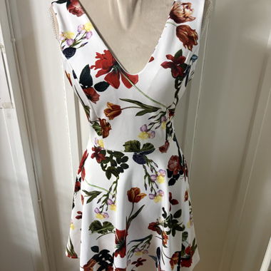 Robe fleurie dos nu