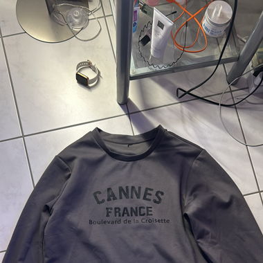 Grauer Hoodie