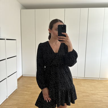 Vestito nero a pois con volant S
