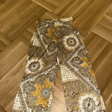 Patterned pants