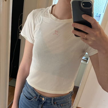 T-shirt jaune crème avec broderie cœur