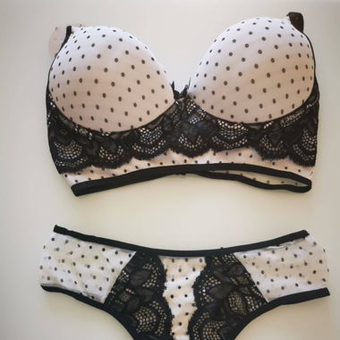 Lingerie -Soutien Dentelle &Culotte Taille 38_ B/N