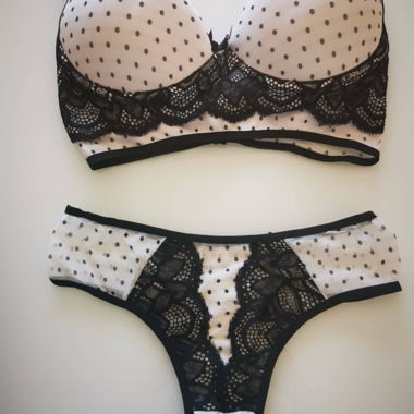 Lingerie -Soutien Dentelle &Culotte Taille 38_ B/N