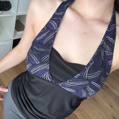 Neckholder-Top schwarz/lila