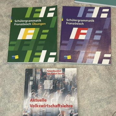 Diverses Schulmaterial zu verkaufen