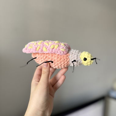 Peluche scarabeo all'uncinetto fatta a mano