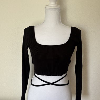 Top corto nero con spalline incrociate, senza schiena - S