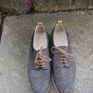 Abendschuhe Dunkelblau mit weissen Punkten