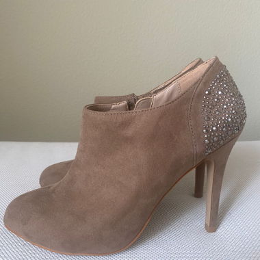 Beige Wildleder(-imitat)-Stiefeletten