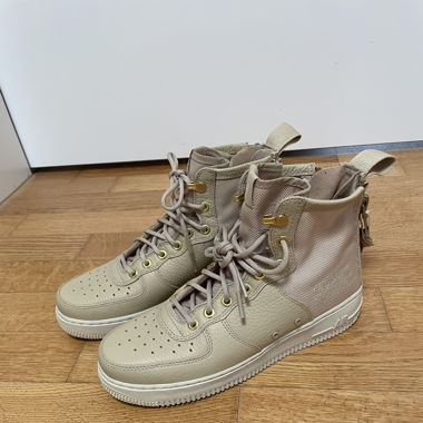 Nike SF Air Force 1 Mid Pilz