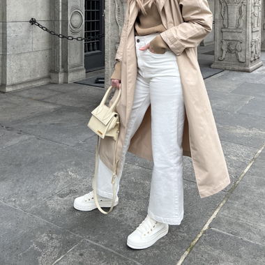 Weisse High-Waist Jeans mit weitem Bein