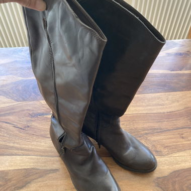 Stivali lunghi in pelle con zip