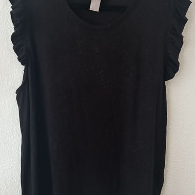 T-shirt nero con maniche a balze