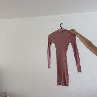 Abito a coste rosa
