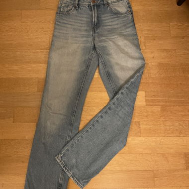 Mom-Jeans Bershka in azzurro chiaro