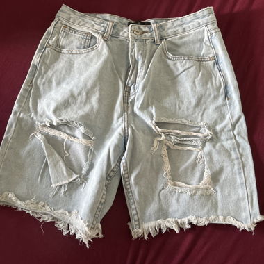 Shorts en denim déchiré petite