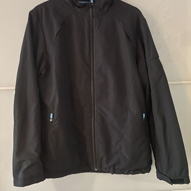 Schwarze dünne Jacke