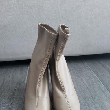 Stiefel mit Absatz