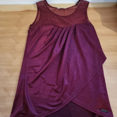 Weinrotes T-Shirt Guess