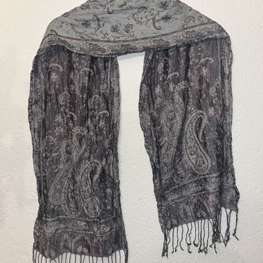 Foulard à motifs avec franges
